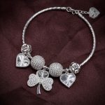 vòng tay bạc phối charm Ba Lá với charm cỏ ba lá charm tim và hạt bi sáng
