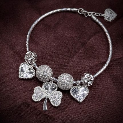 vòng tay bạc phối charm Ba Lá với charm cỏ ba lá charm tim và hạt bi sáng