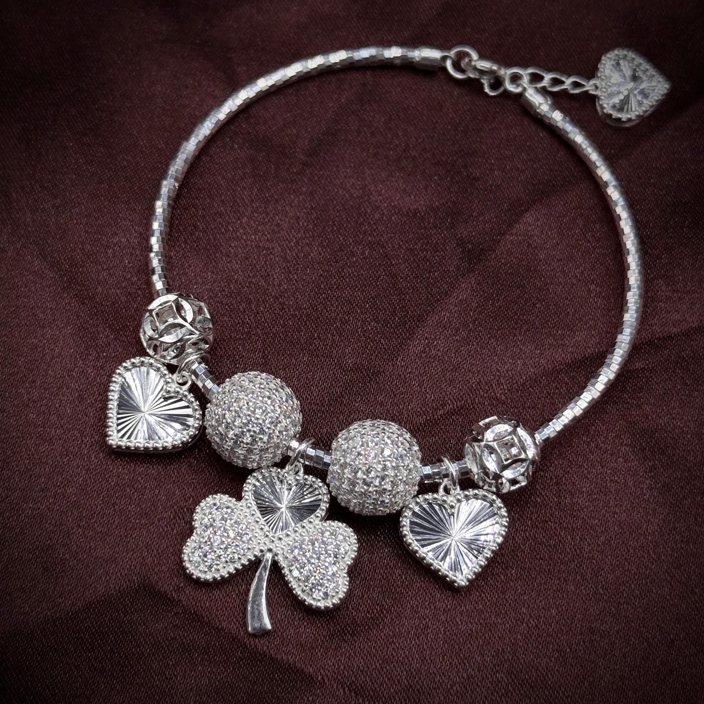 vòng tay bạc phối charm Ba Lá với charm cỏ ba lá charm tim và hạt bi sáng