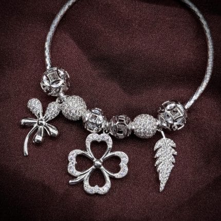 vòng tay bạc phối charm Cỏ Bốn Lá với charm hoa charm lông vũ và hạt bi sáng