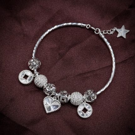vòng tay bạc phối charm Tim Basic với charm tim charm tròn và hạt bi sáng