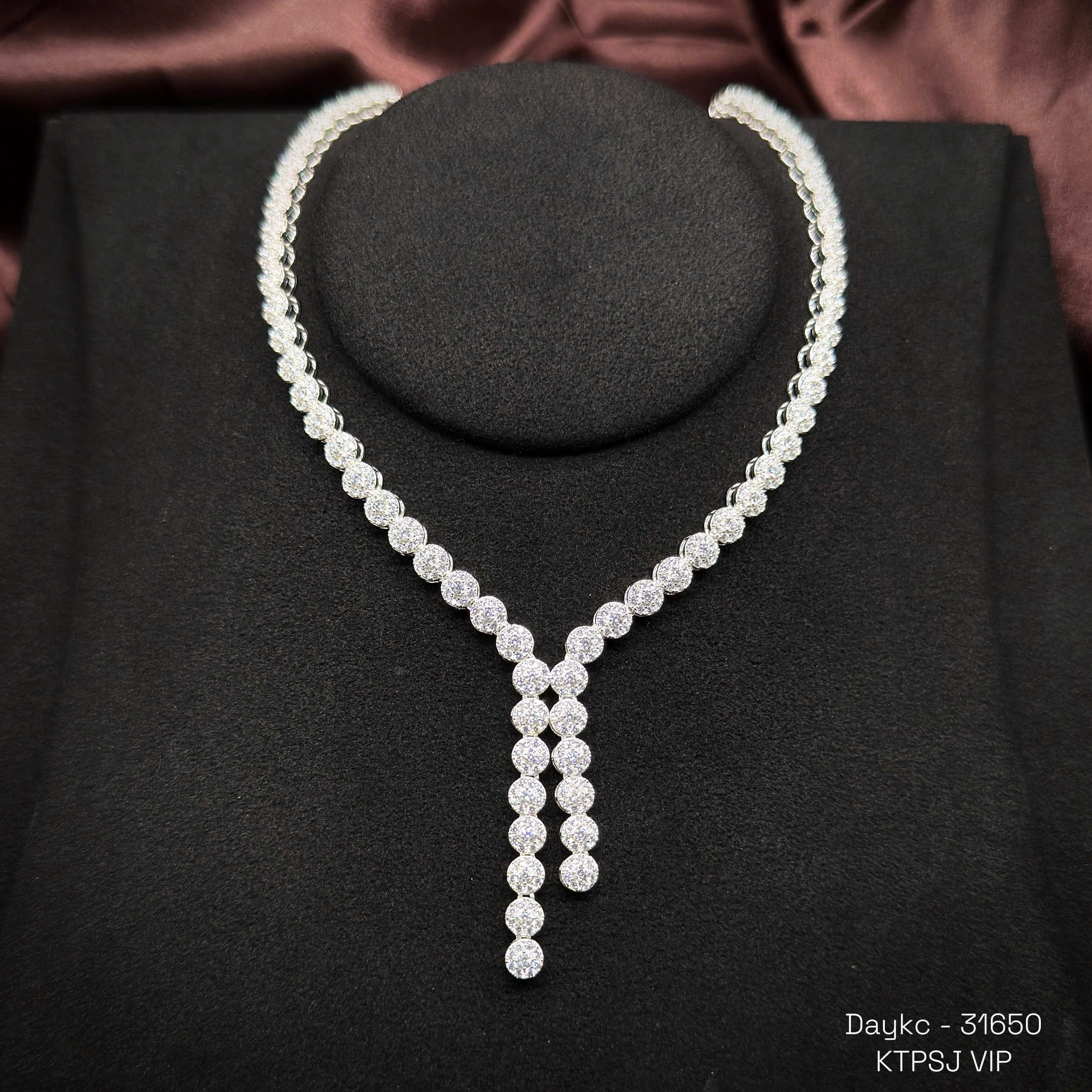 dây chuyền bạc luxury dáng rủ đính đá sang trọng