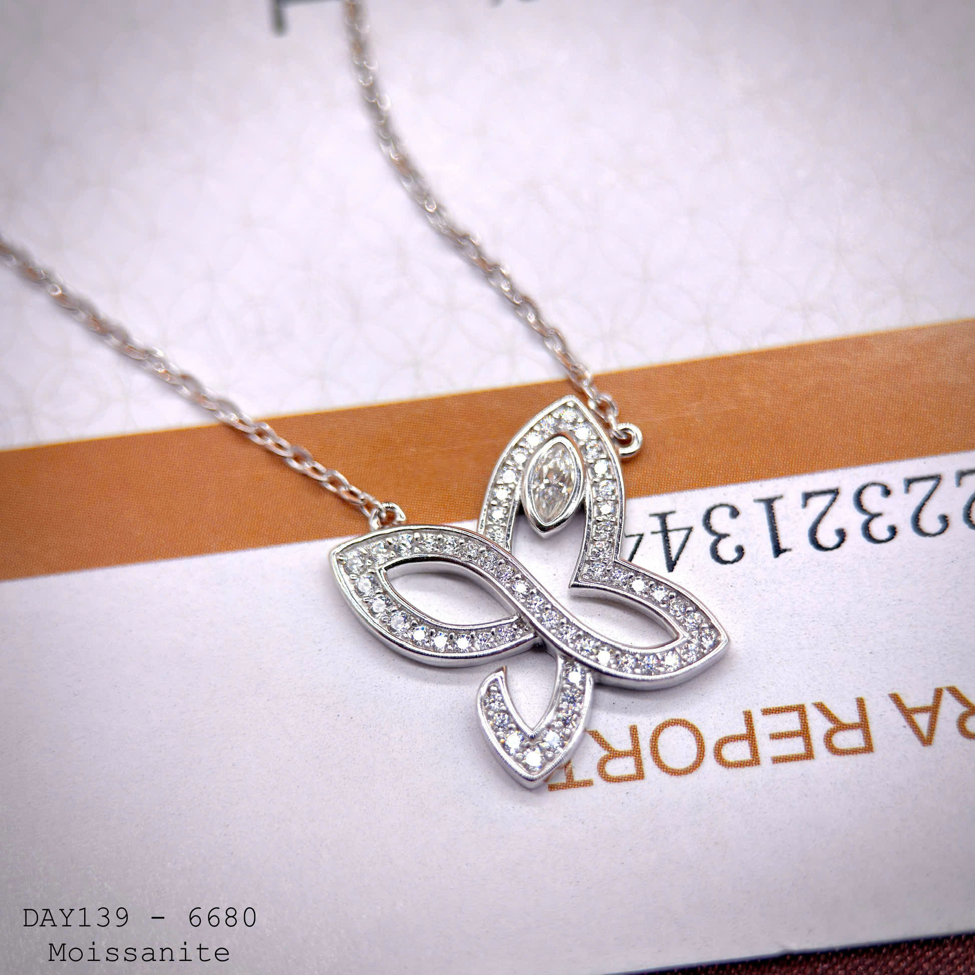 dây chuyền bạc bướm cách điệu Moissanite
