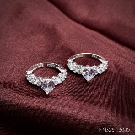 nhẫn bạc nữ đá chủ trái tim thân đính đá