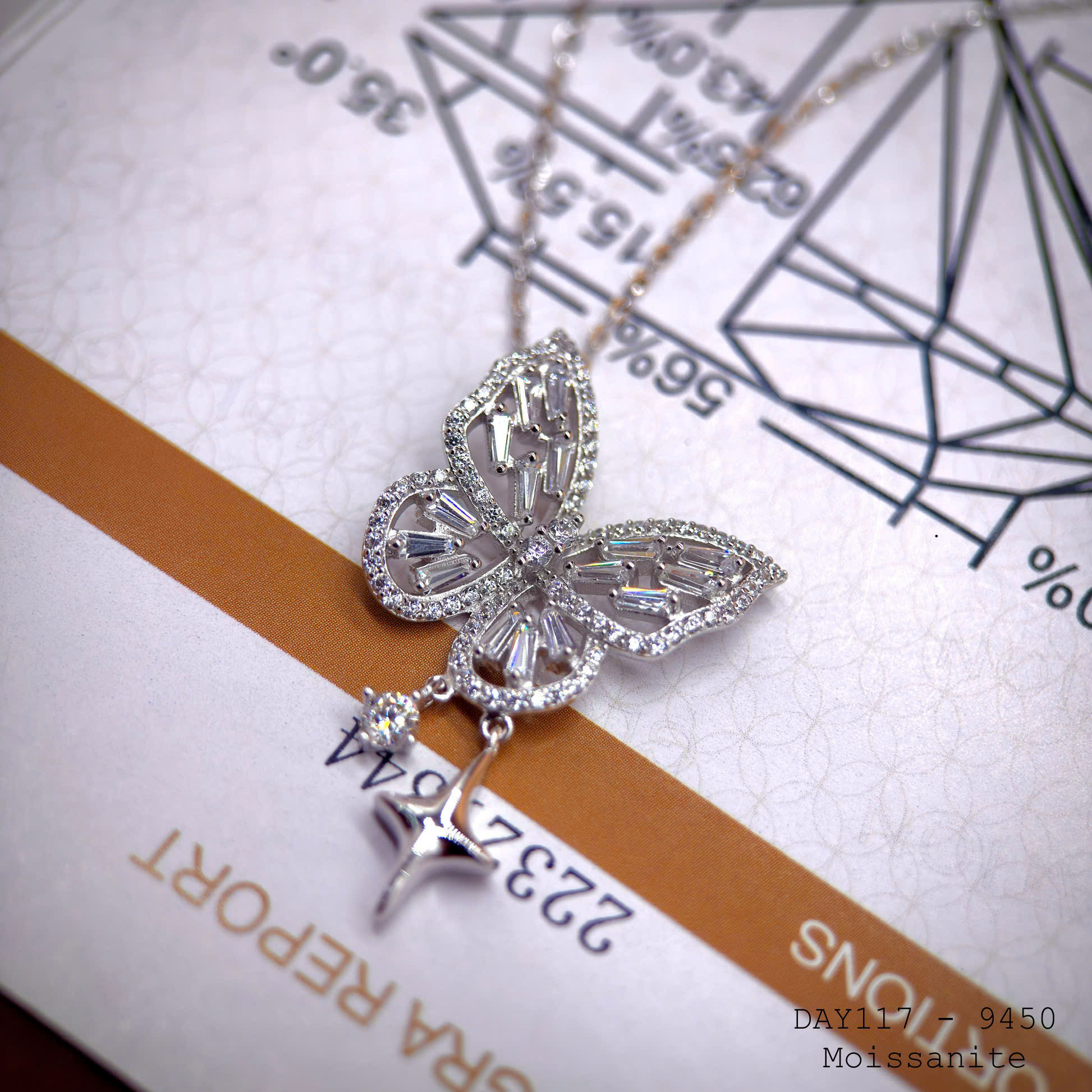 dây chuyền bạc hình bướm Moissanite
