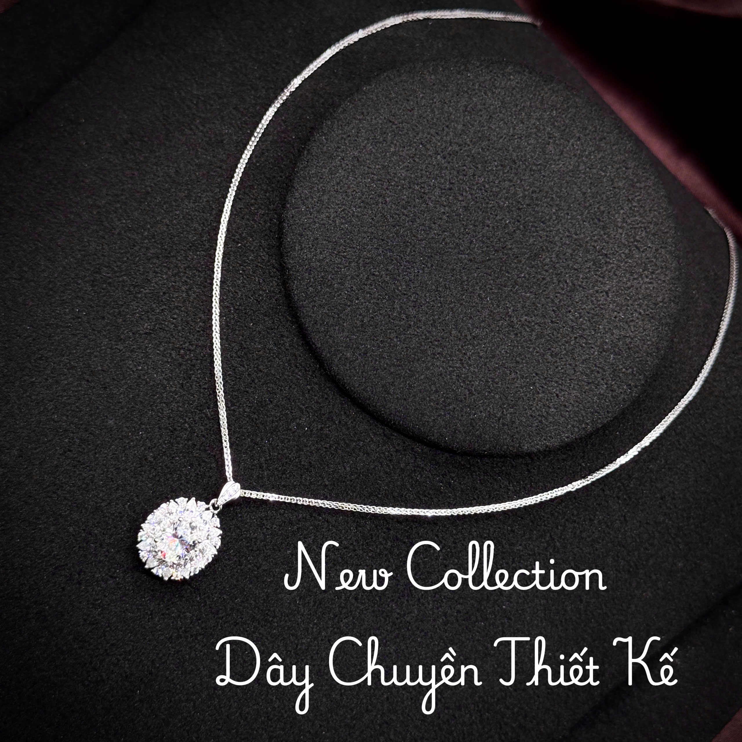 dây chuyền bạc đá oval viền hoa Moissanite