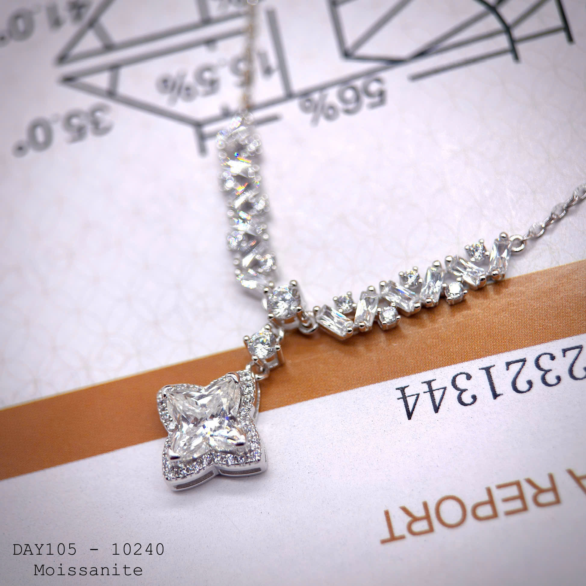 dây chuyền bạc hoa bốn cánh Moissanite