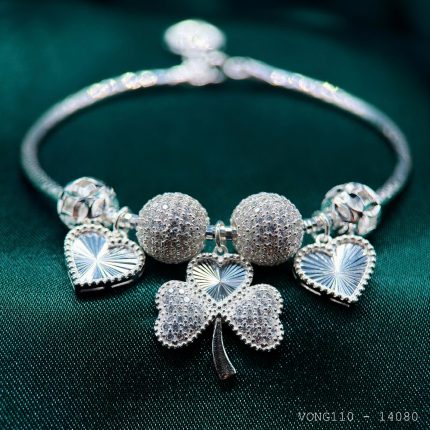 vòng tay nữ charm cỏ ba lá phối trái tim