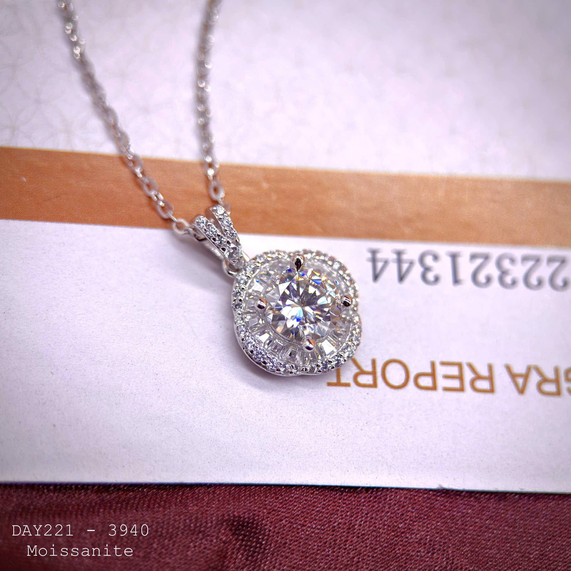 dây chuyền bạc viền đá chữ nhật Moissanite