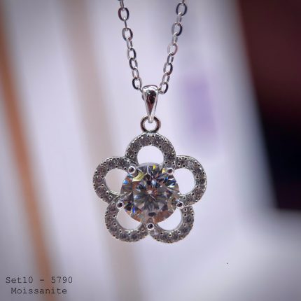 bo-trang-suc-bac-hoa-canh-tron-moissanite