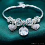 vòng tay nữ charm trái tim phối mặt tròn
