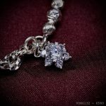 vòng tay nữ charm hoa 6 cánh đính đá