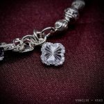 vòng tay nữ charm vuông tia sáng đính đá
