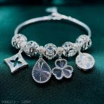 vòng tay nữ phối charm hình học